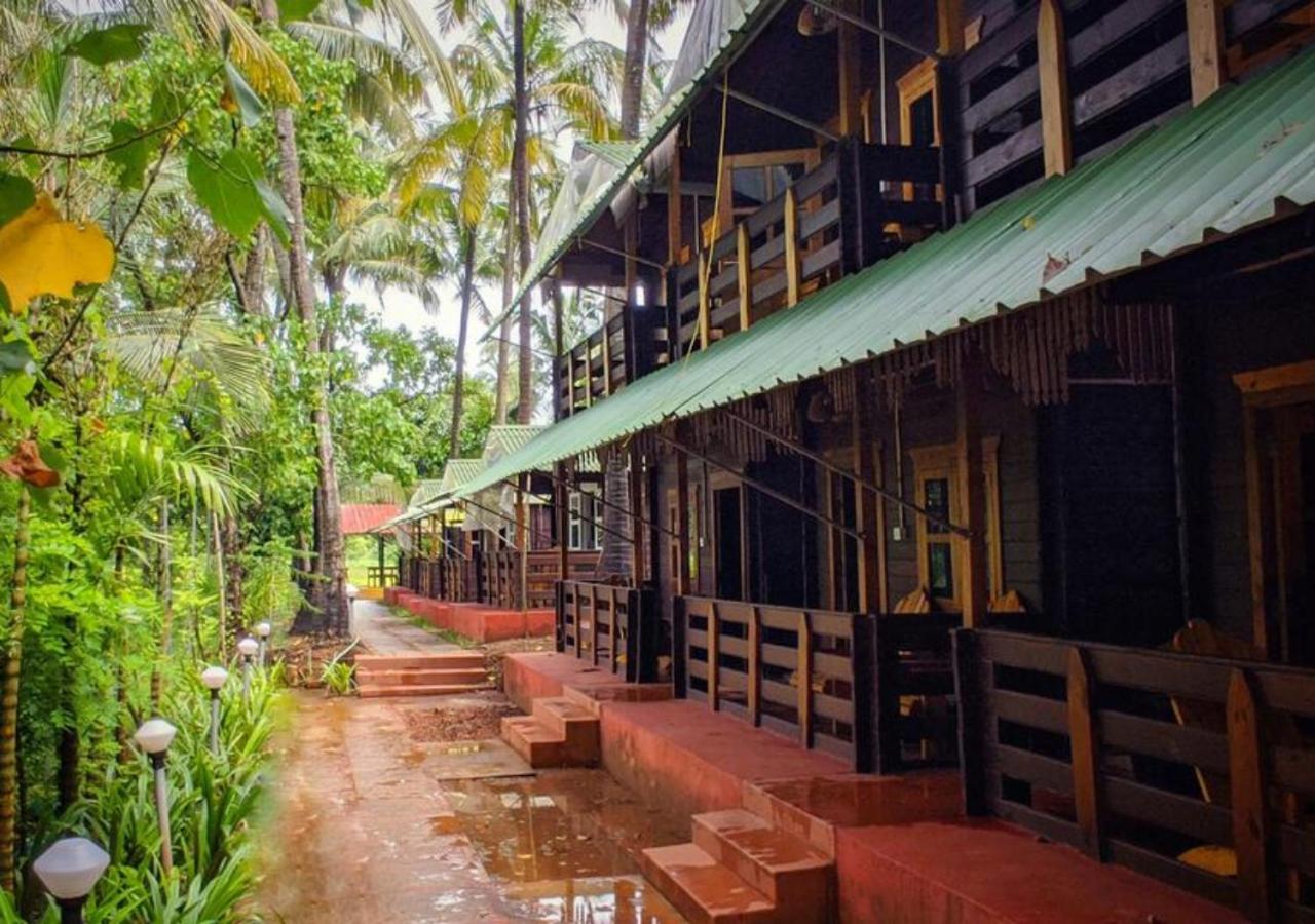 Lotus Feet Beach Resort Morjim Kültér fotó