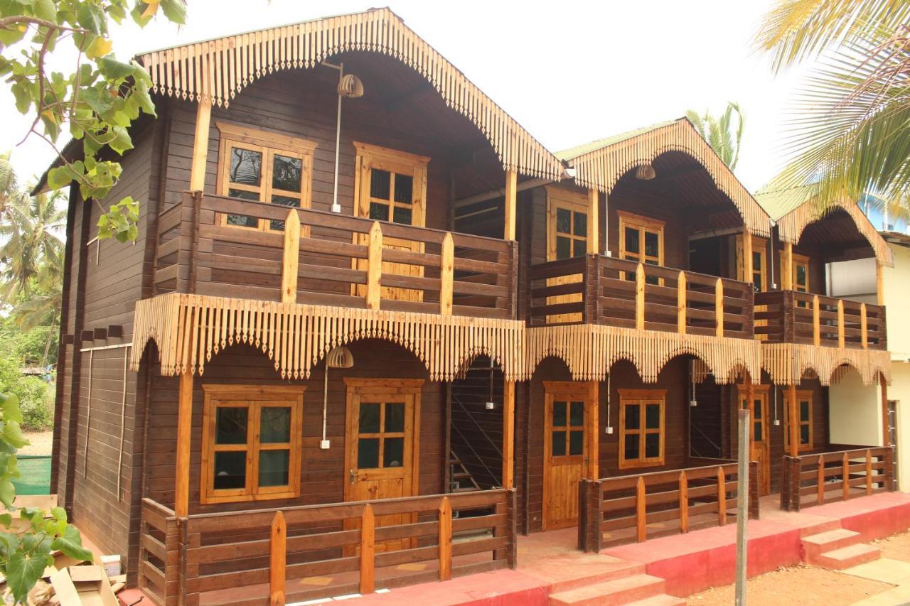Lotus Feet Beach Resort Morjim Kültér fotó